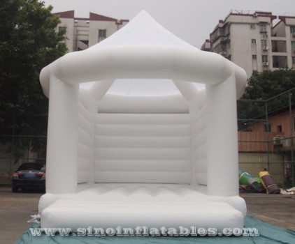 5x4m Commercial Grade Adults Wedding All White Bouncy Castle With Steeple Shape Top For Sale